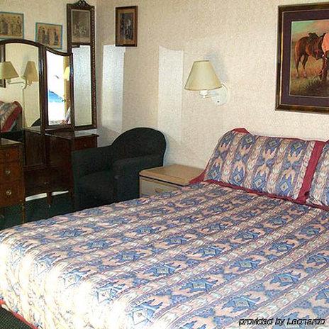 Budget Inn Barstow Room photo